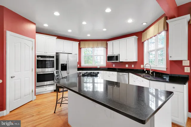 $1,000,000 | 18101 Littlebrooke Drive, Olney, MD 20832