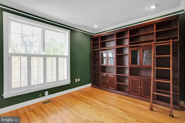 $1,000,000 | 18101 Littlebrooke Drive, Olney, MD 20832