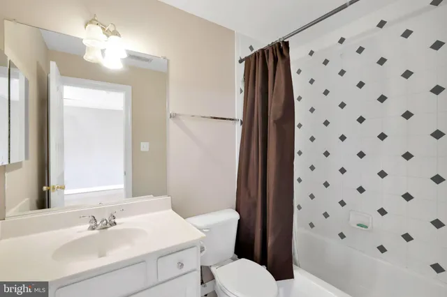 $1,000,000 | 18101 Littlebrooke Drive, Olney, MD 20832