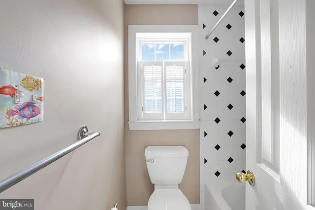 $1,000,000 | 18101 Littlebrooke Drive, Olney, MD 20832