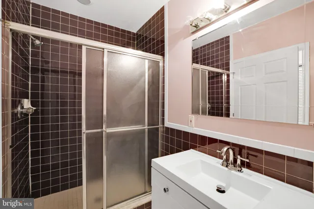 $1,000,000 | 18101 Littlebrooke Drive, Olney, MD 20832