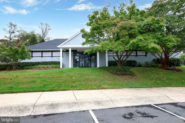 $1,000,000 | 18101 Littlebrooke Drive, Olney, MD 20832