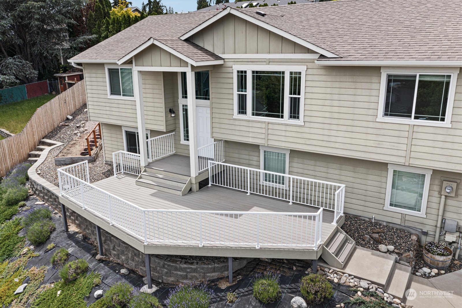2108 West Honeysett Road Wenatchee, WA 98801 - Photo 1 of 40 Gallery Image 1