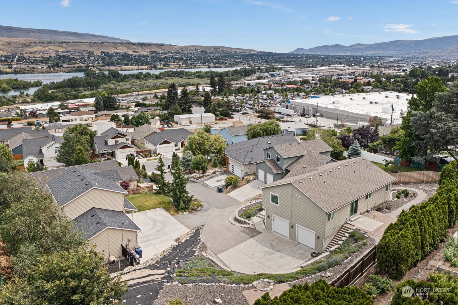 2108 West Honeysett Road Wenatchee, WA 98801 - Photo 2 of 40 Gallery Image 2