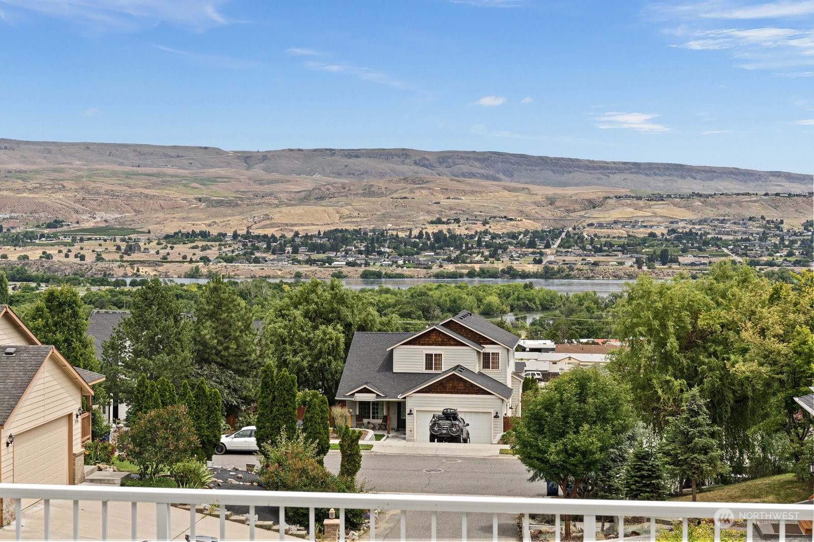 2108 West Honeysett Road Wenatchee, WA 98801 - Photo 6 of 40 Gallery Image 6