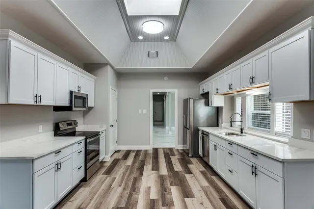 $649,900 | 2103 Bay Club Drive, Arlington, TX 76013