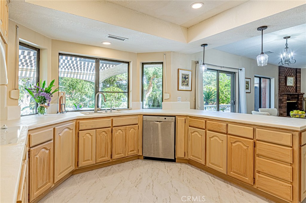 1737 Gainsborough Road San Dimas, CA 91773 - Photo 13 of 62