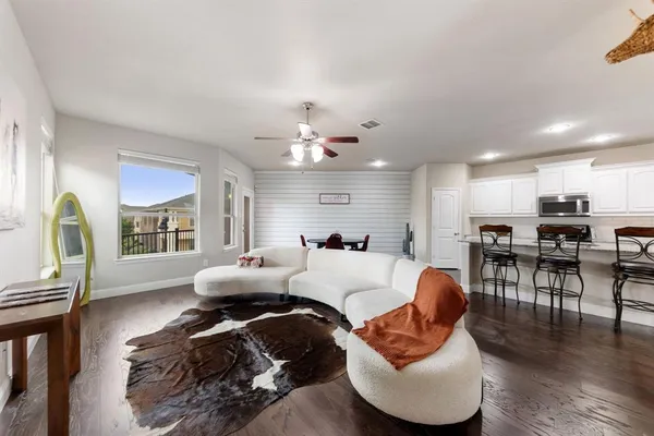 $325,000 | 2630 Villa Di Lago Drive, Unit 6, Grand Prairie, TX 75054