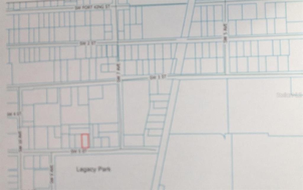 727 Southwest 5th Street Ocala, FL 34471 - Photo 2 of 2 a bathroom with a shower