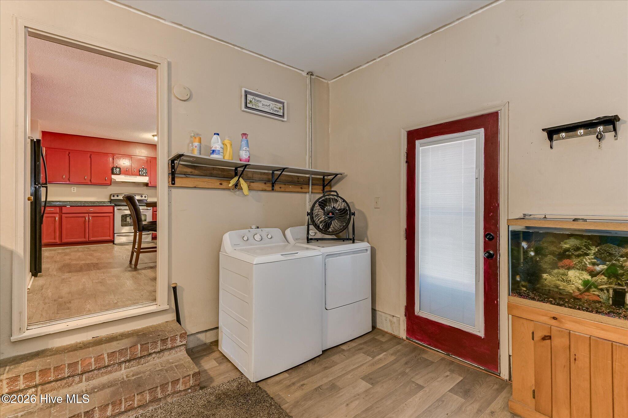 247 Downing Street Thomson, GA 30824 - Photo 13 of 27 Laundry/ Den Area