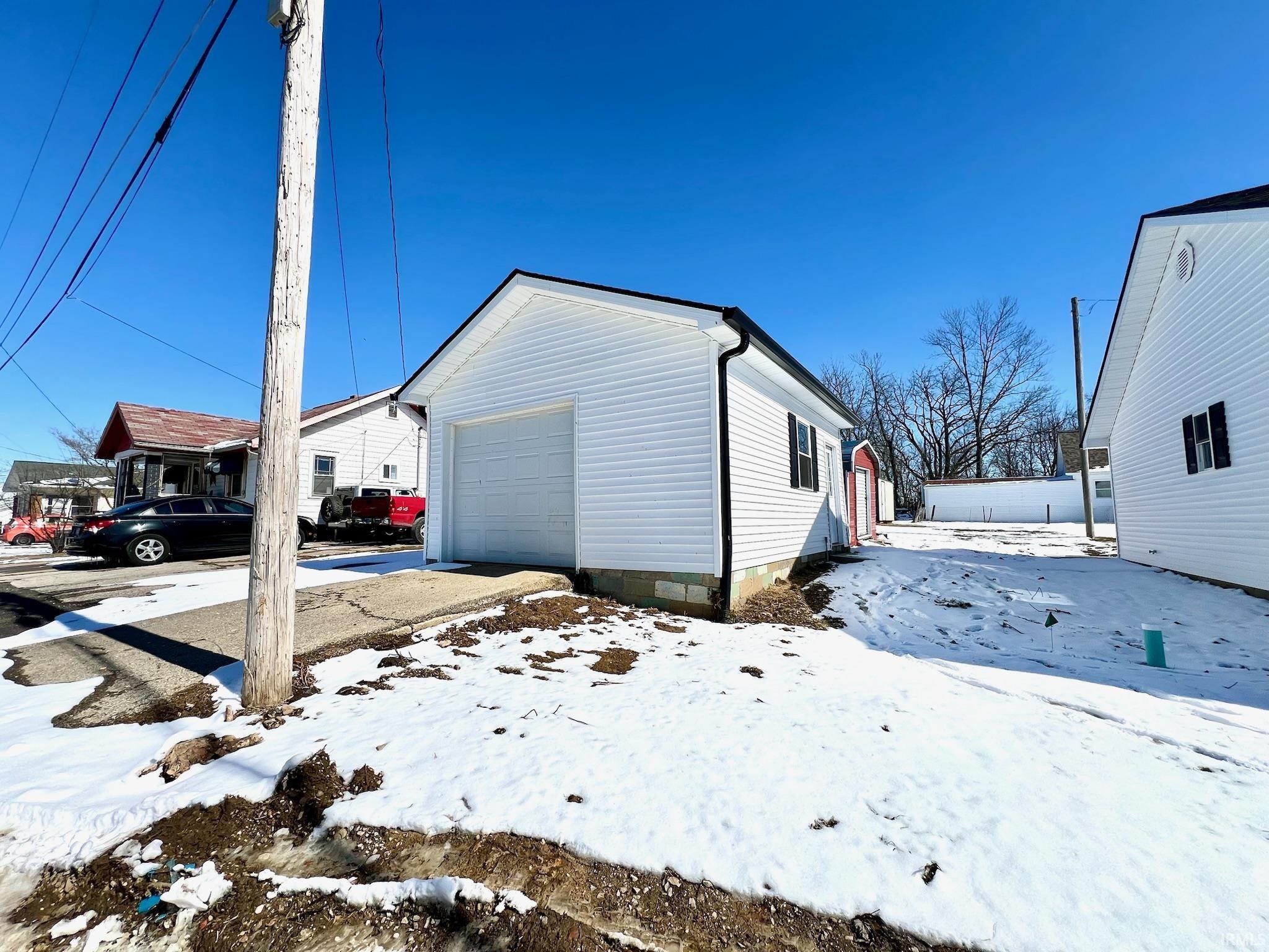 1123 Summit Lane Bedford, IN 47421 - Photo 3 of 26