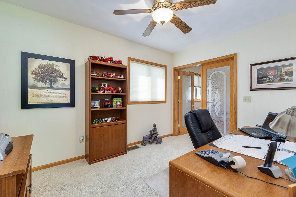 5529 Benson Road Fulton, IL 61252 - Photo 6 of 24