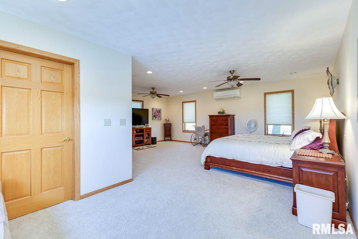 5529 Benson Road Fulton, IL 61252 - Photo 7 of 24