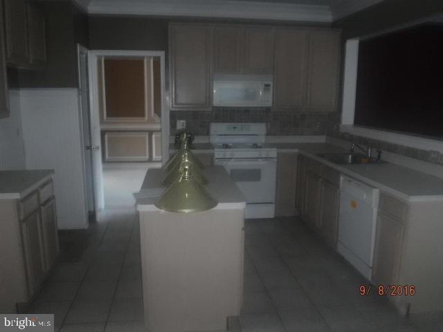 343 Freehold Road Jackson, NJ 08527 - Photo 2 of 19