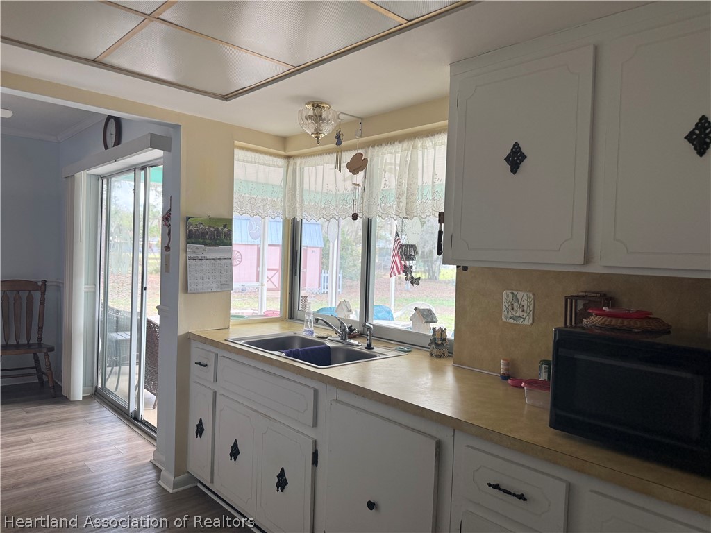 508 Ryan Road Sebring, FL 33876 - Photo 2 of 42 KITCHEN WITH WINDOW ACCESS TO SUNROOM