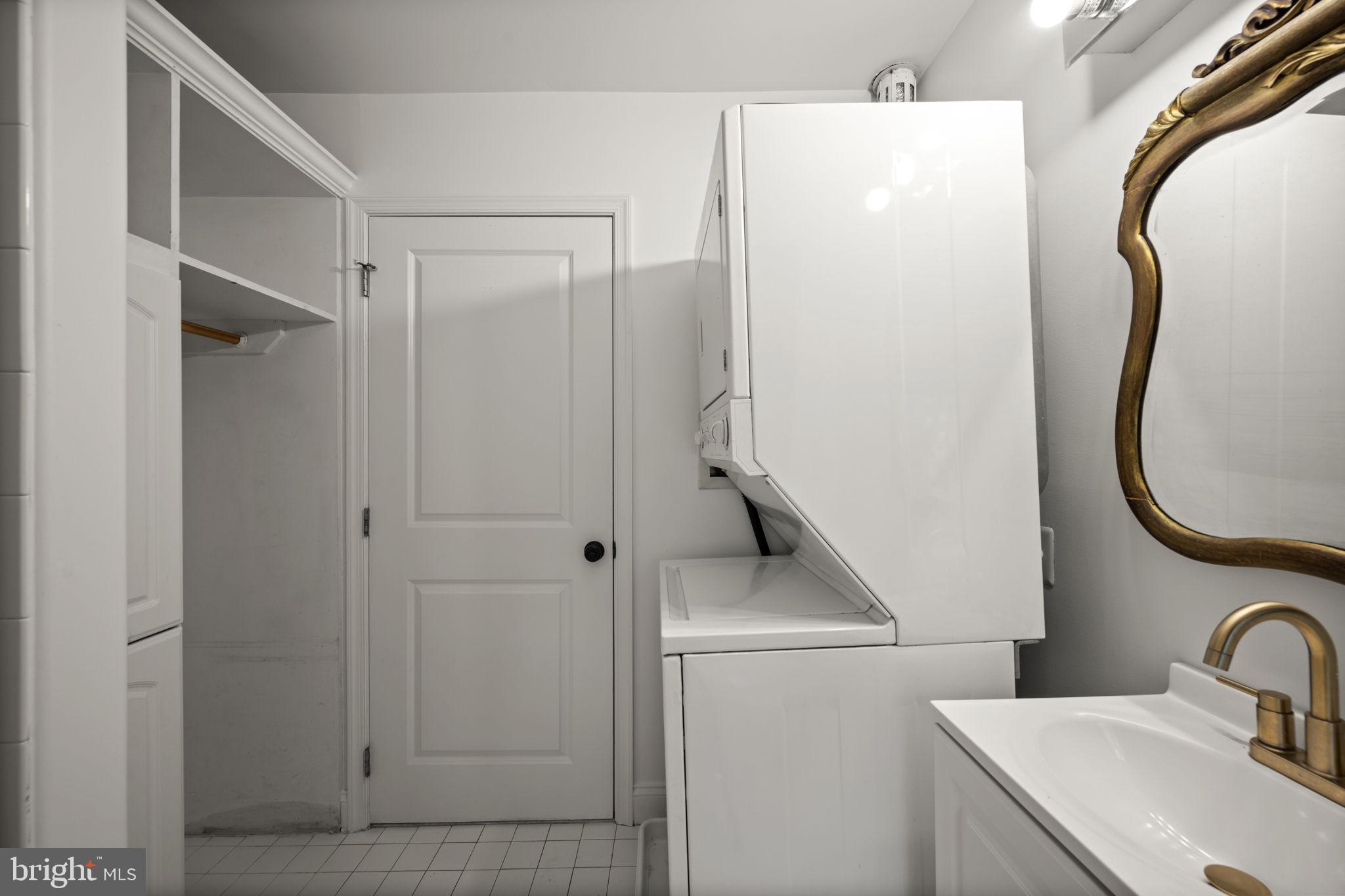 413 Griffin Court Baltimore, MD 21231 - Photo 33 of 37 a bathroom with a sink toilet and shower