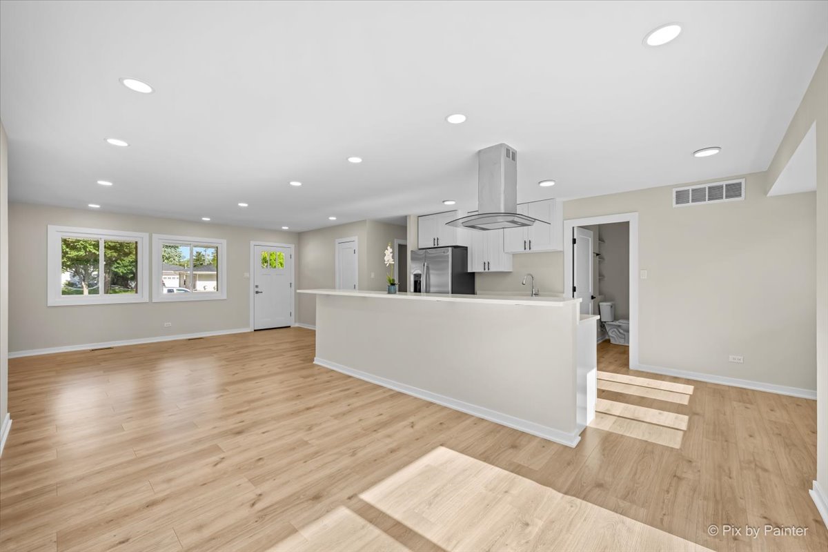 1420 Cooper Road Hoffman Estates, IL 60169 - Photo 18 of 33