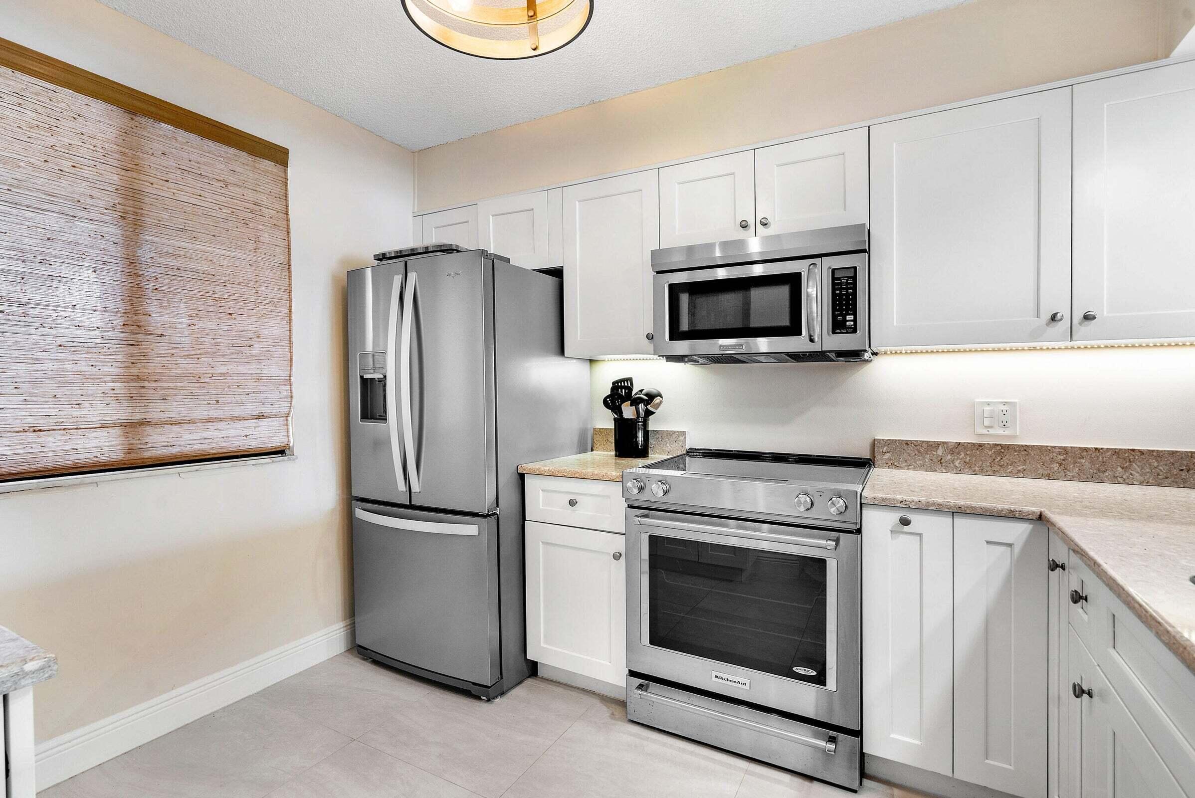 2601 Marina Isle Way, Unit 202 Jupiter, FL 33477 - Photo 4 of 53 IMG_0294