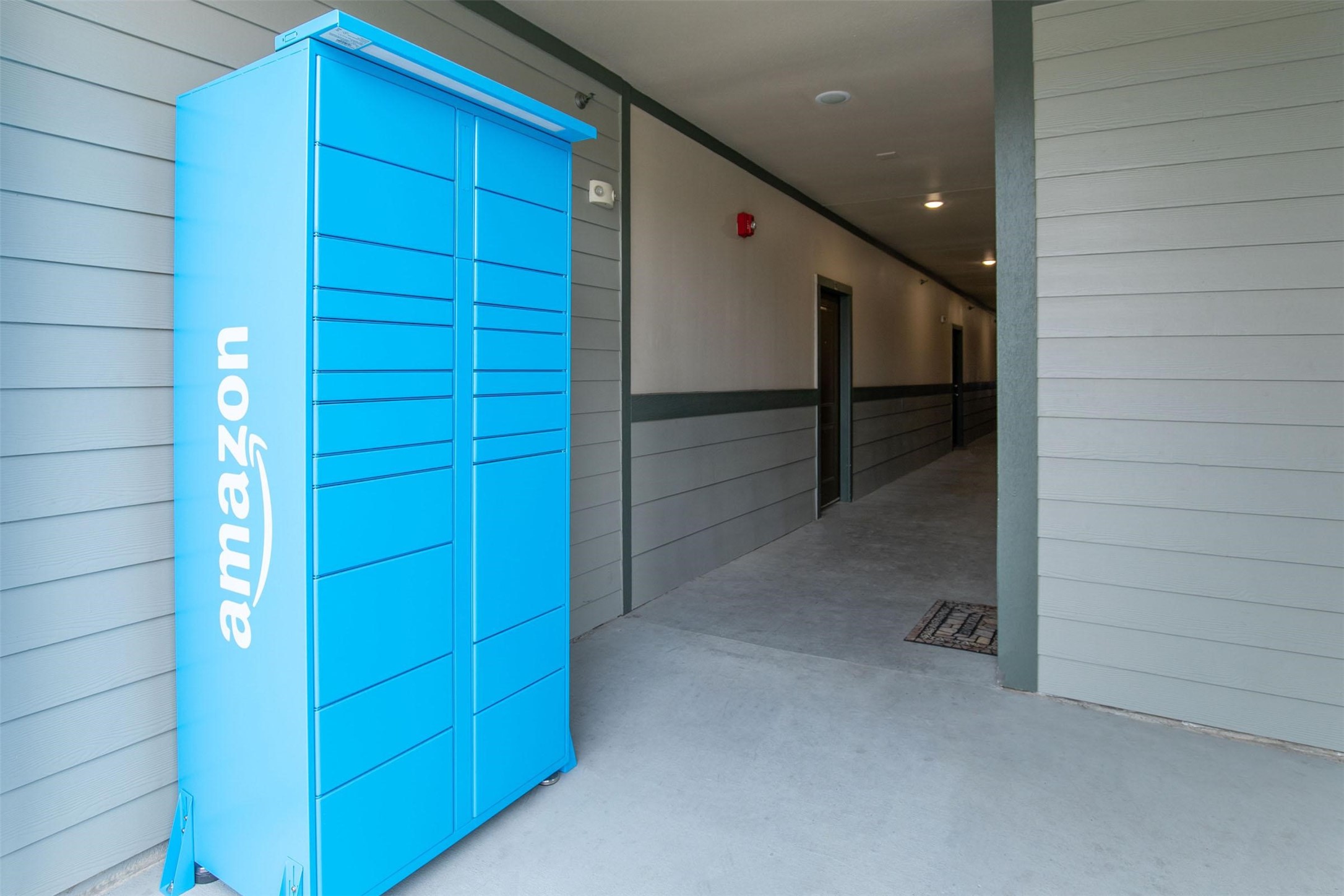 2930 Plum Creek Lane, Unit 102 Houston, TX 77087 - Photo 7 of 14 a view of an empty room to empty room and kitchen