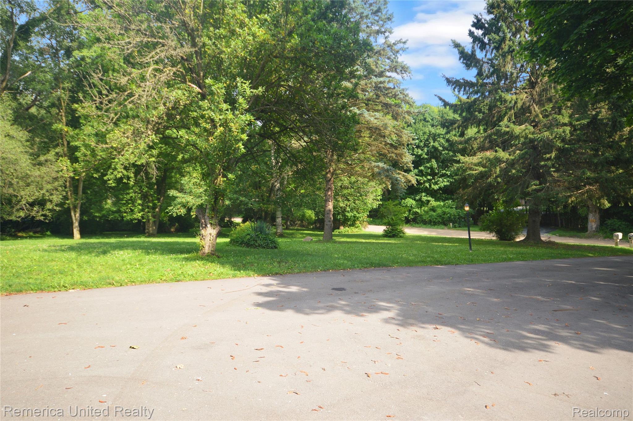 500 Keddle Road Howell, MI 48843 - Photo 2 of 30 2 front.jpg