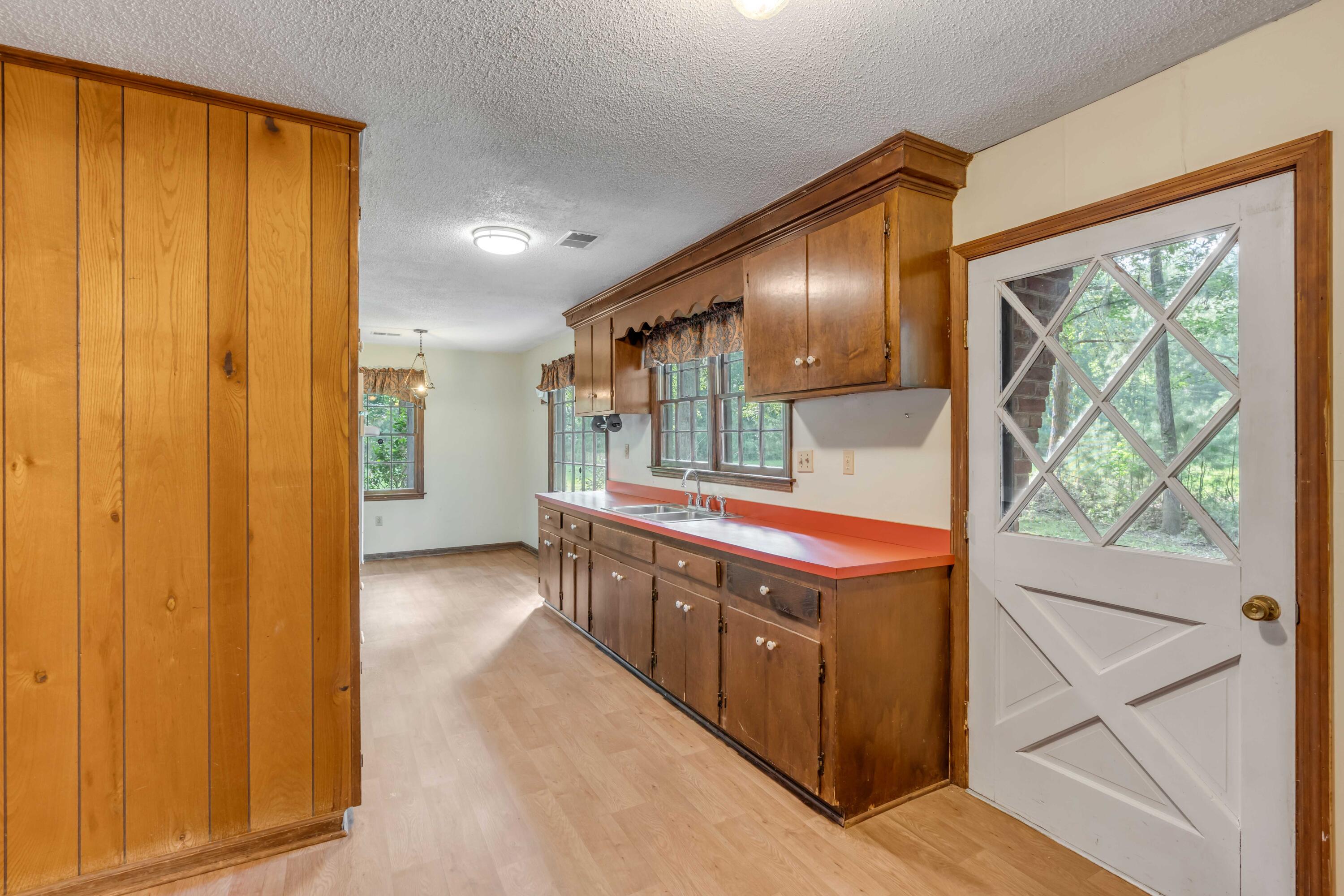7787 Seafield Road Meggett, SC 29449 - Photo 36 of 57 Carriage House Kitchen