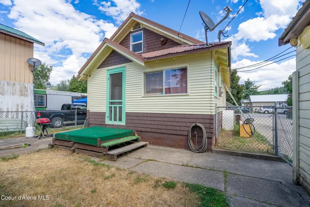 $275,000 | 110 D Street, Smelterville, ID 83868