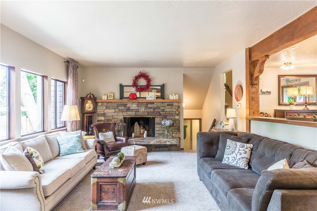 15601 Cascadian Way Bothell, WA 98012 - Photo 3 of 28 Gallery Image 3