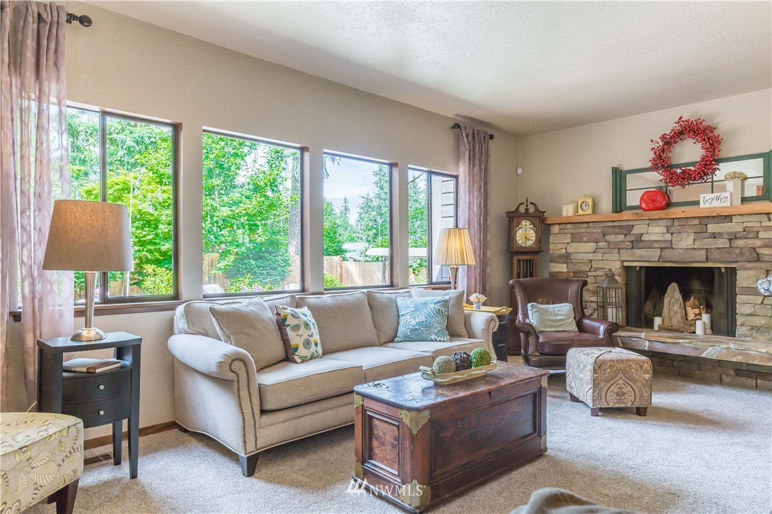 15601 Cascadian Way Bothell, WA 98012 - Photo 4 of 28 Gallery Image 4