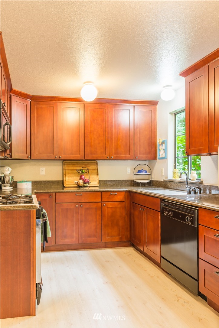 15601 Cascadian Way Bothell, WA 98012 - Photo 8 of 28 Gallery Image 8