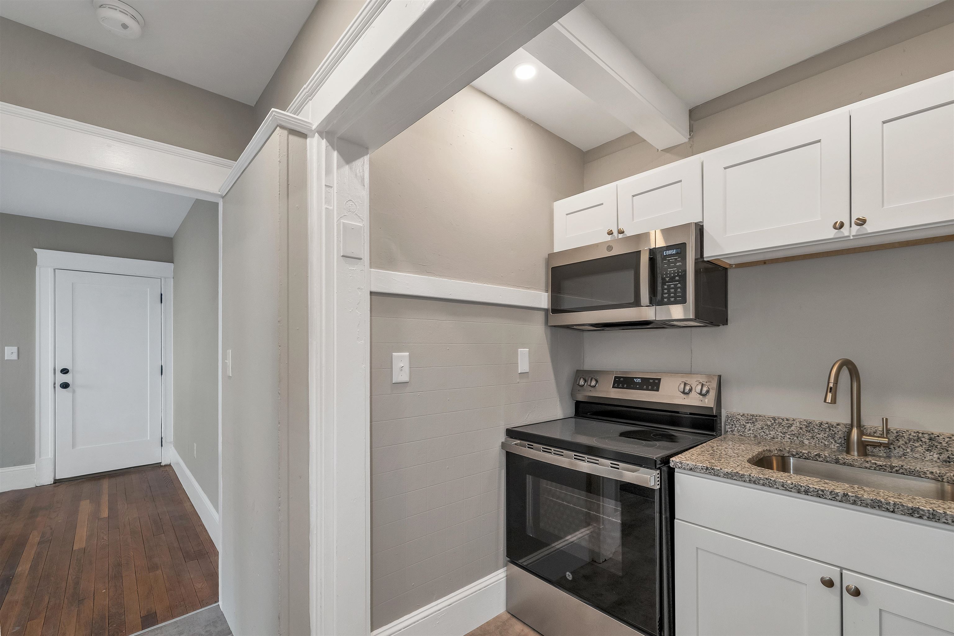 56 Brook Street, Unit 2 Manchester, NH 03104 - Photo 2 of 4