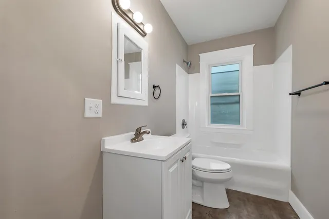 $1,600 | 56 Brook Street, Unit 2, Manchester, NH 03104