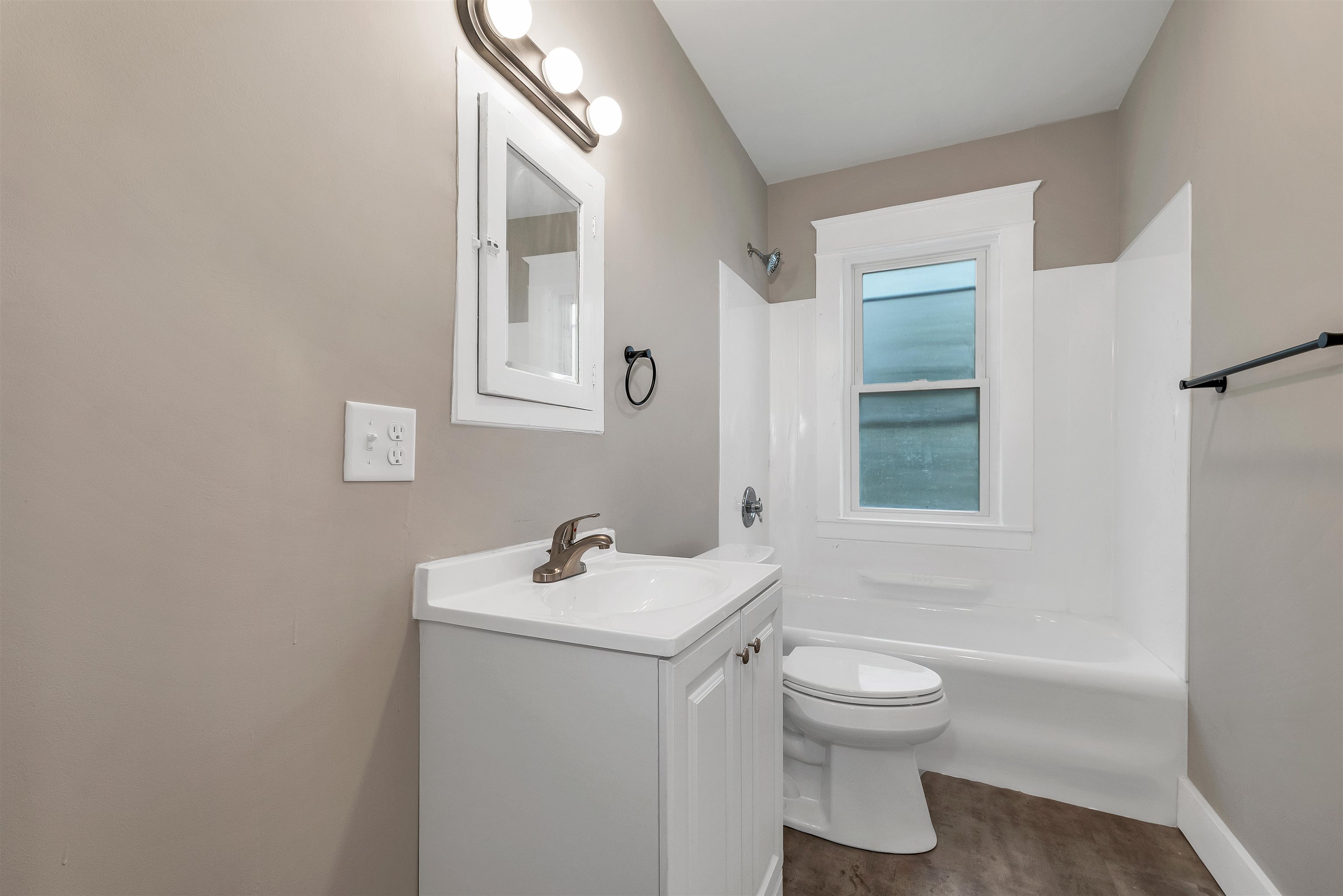 56 Brook Street, Unit 2 Manchester, NH 03104 - Photo 4 of 4