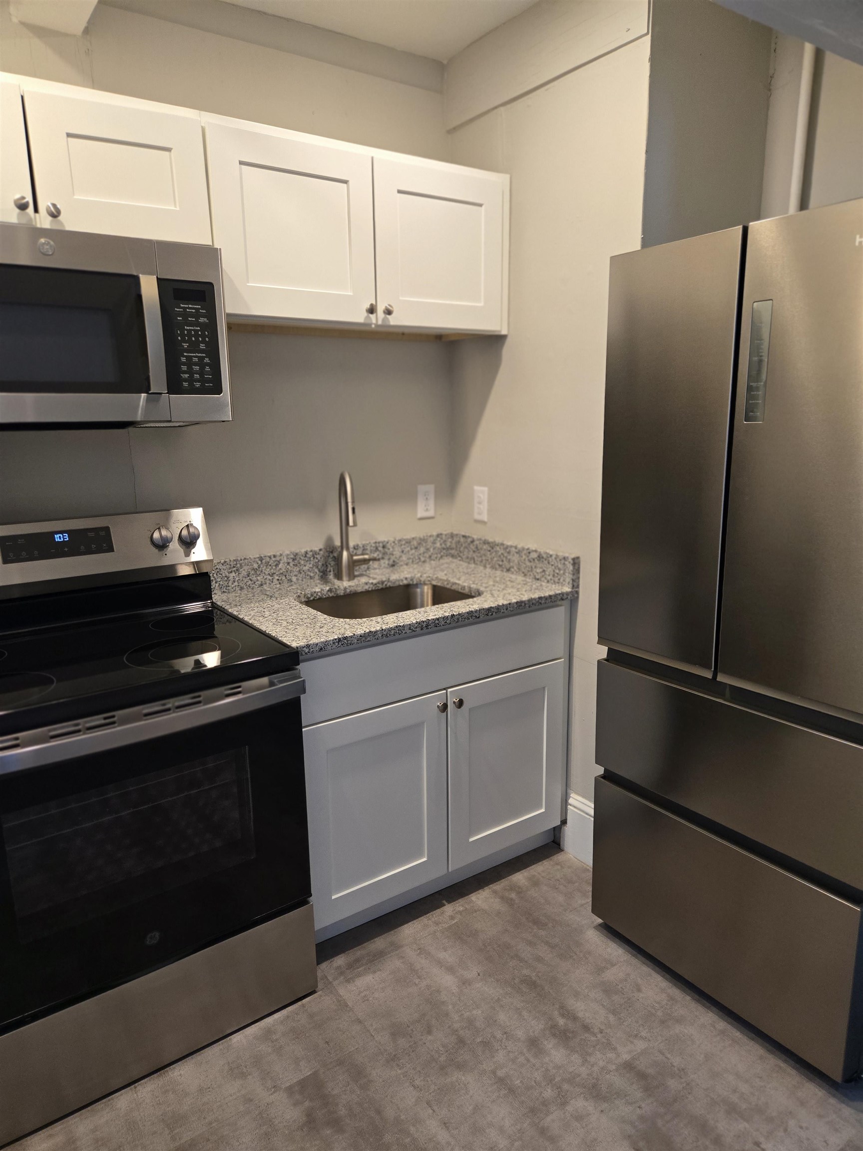 56 Brook Street, Unit 2 Manchester, NH 03104 - Photo 5 of 6