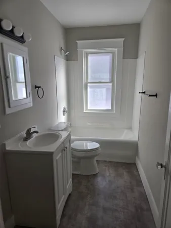 $1,600 | 56 Brook Street, Unit 2, Manchester, NH 03104