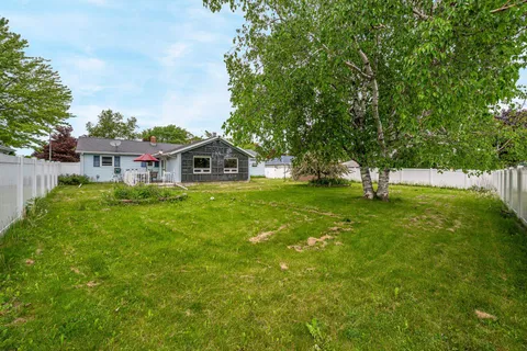 $274,900 | 1614 Dawn Street, Algoma, WI 54201