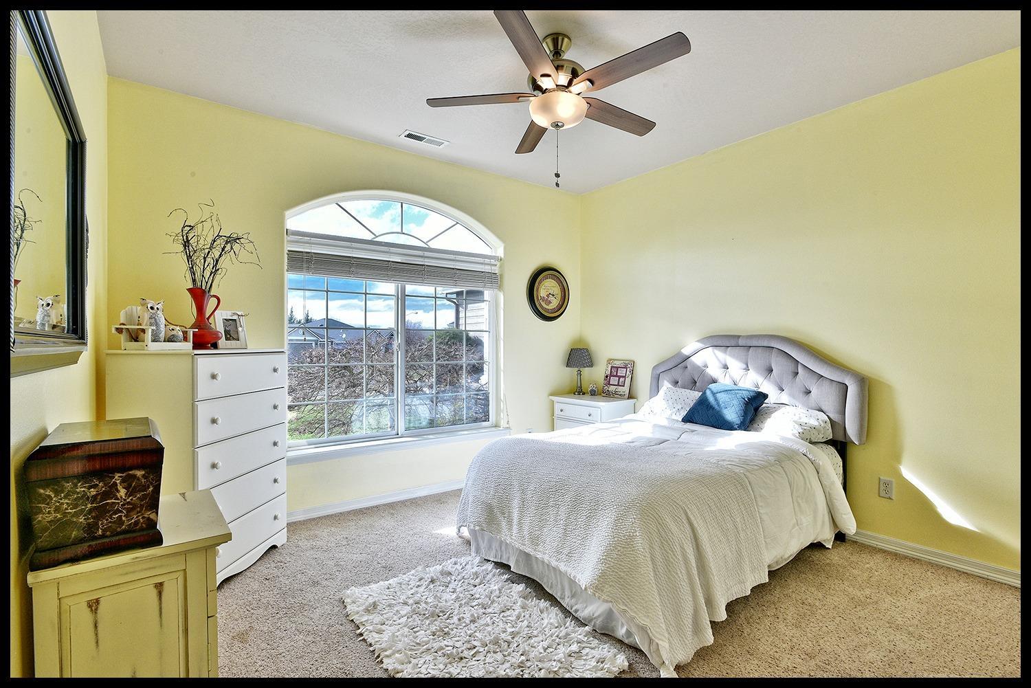 330 Ridgeway Avenue Central Point, OR 97502 - Photo 11 of 31 Additional Photo