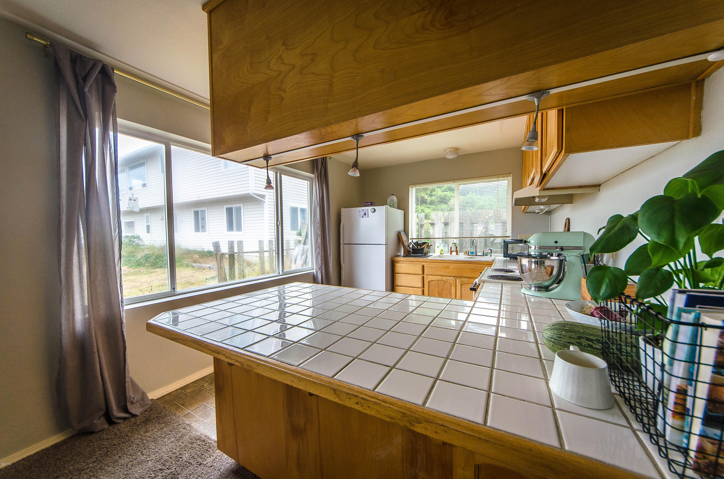 568 Southwest 5th Street Newport, OR 97365 - Photo 17 of 20 6 Unit 1 Kitchen.2