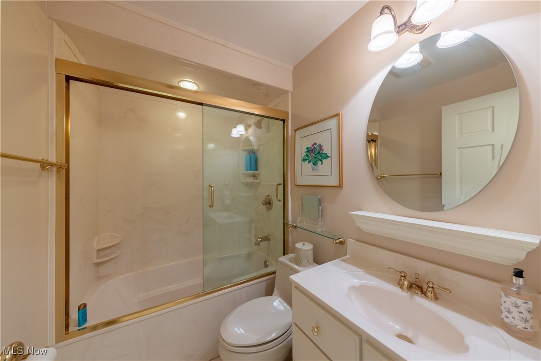 8405 Dines Road Novelty, OH 44072 - Photo 21 of 45 Main floor bathroom servicing Bedroom 2