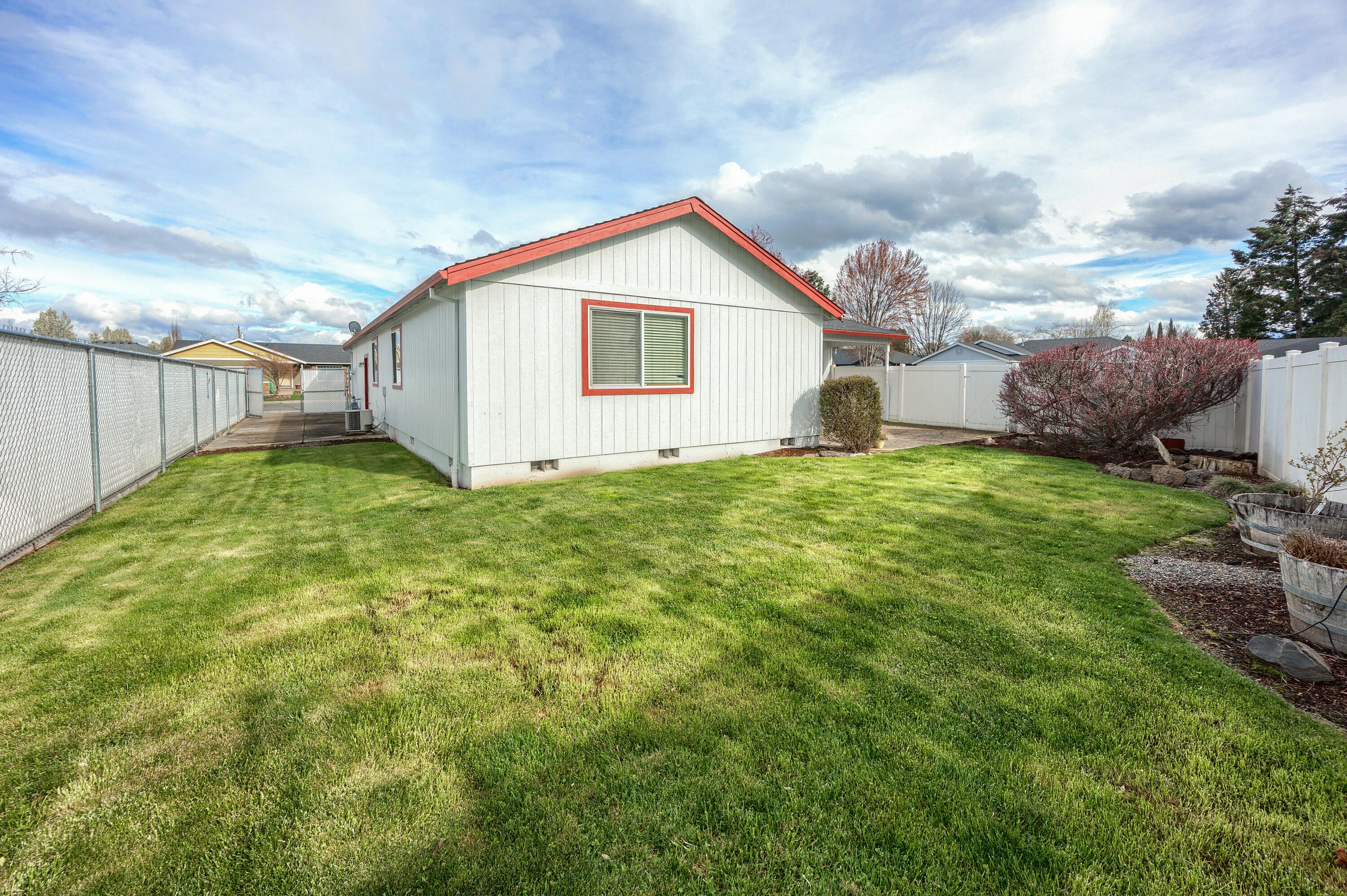 1225 Rochelle Court Central Point, OR 97502 - Photo 17 of 32 ApxRC (6)