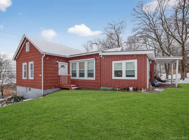 a view of a house with a backyard