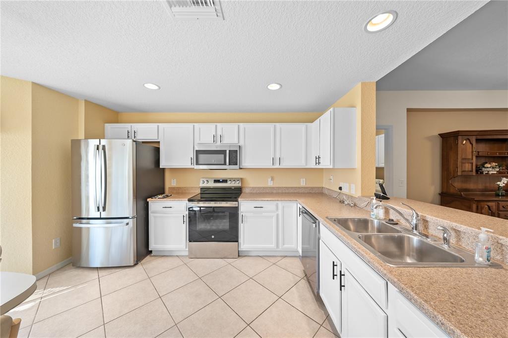 9175 Southeast 118th Loop Summerfield, FL 34491 - Photo 13 of 48