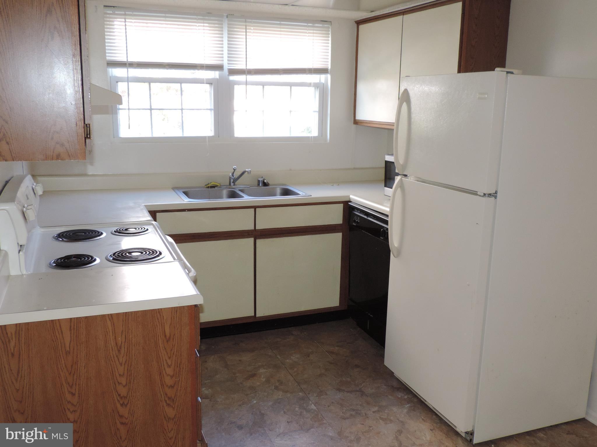 105 Fort Evans Road Southeast, Unit B Leesburg, VA 20175 - Photo 5 of 19 Kitchen