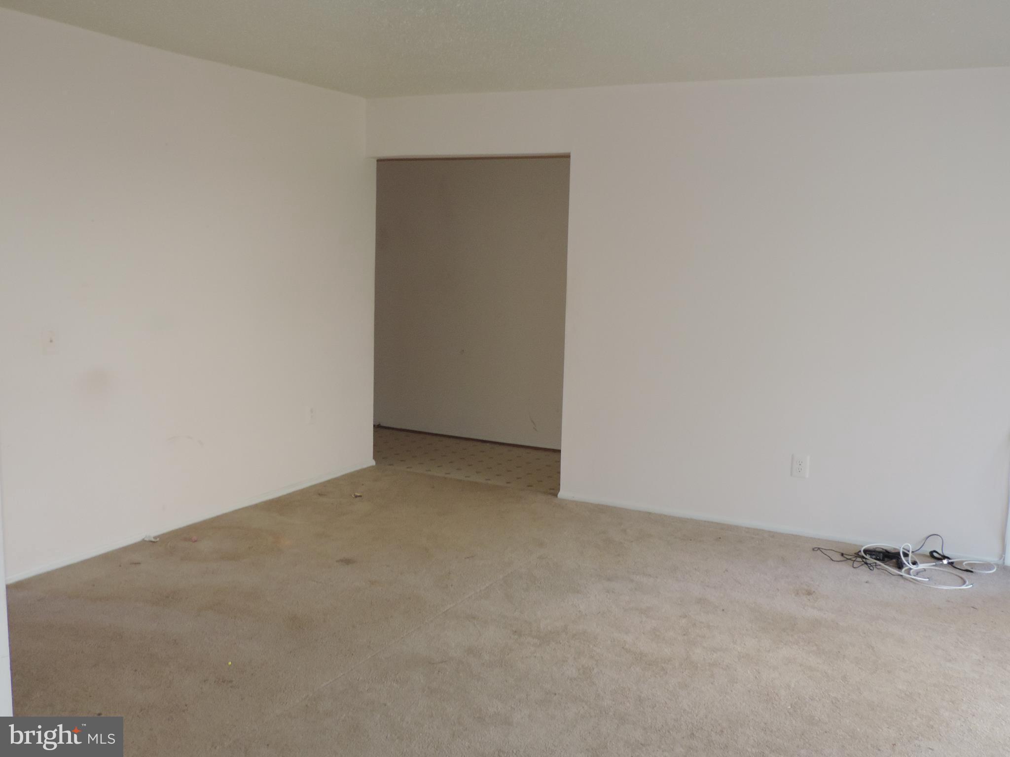 105 Fort Evans Road Southeast, Unit B Leesburg, VA 20175 - Photo 6 of 19 Living Room