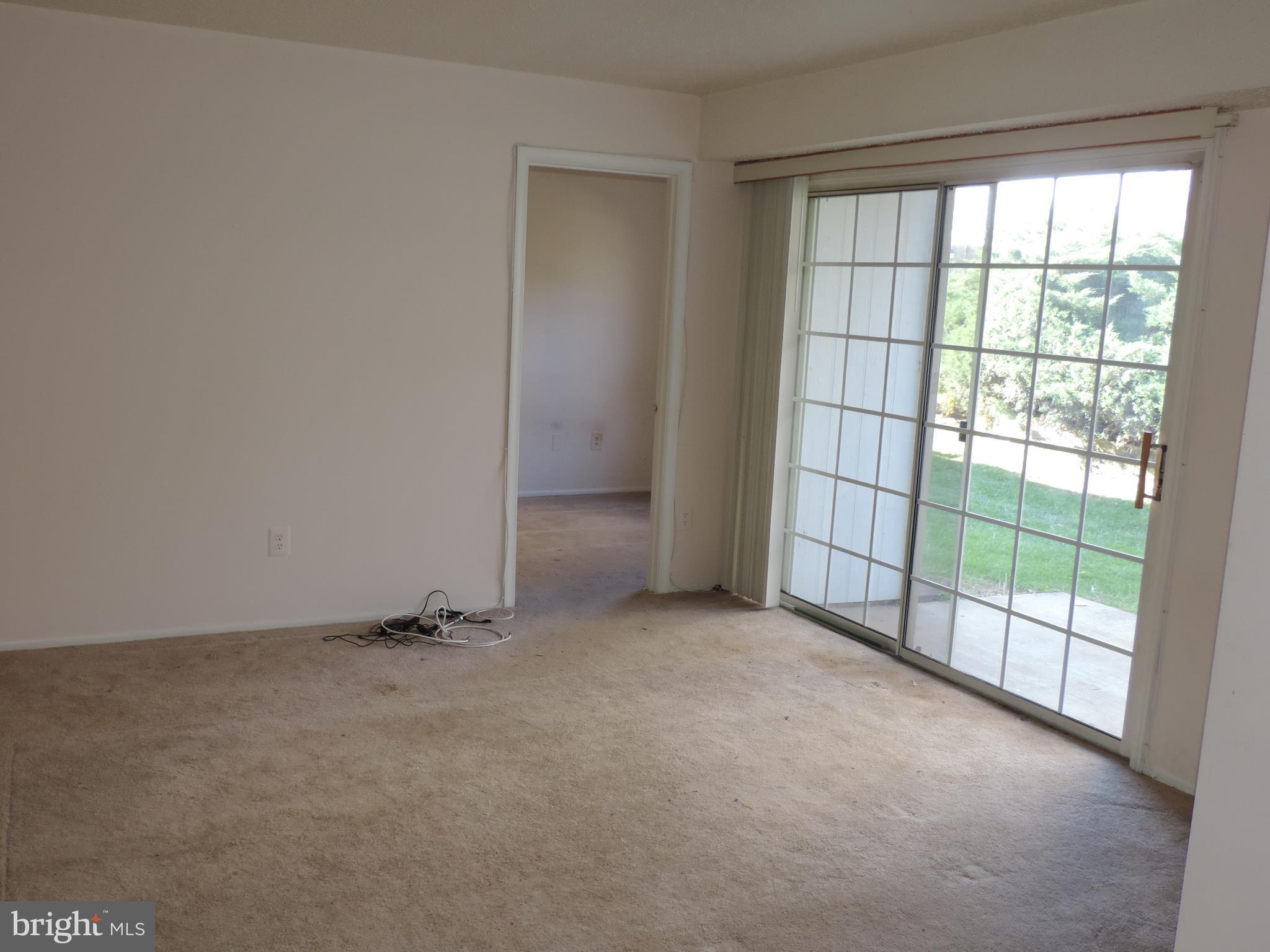 105 Fort Evans Road Southeast, Unit B Leesburg, VA 20175 - Photo 7 of 19 Living Room