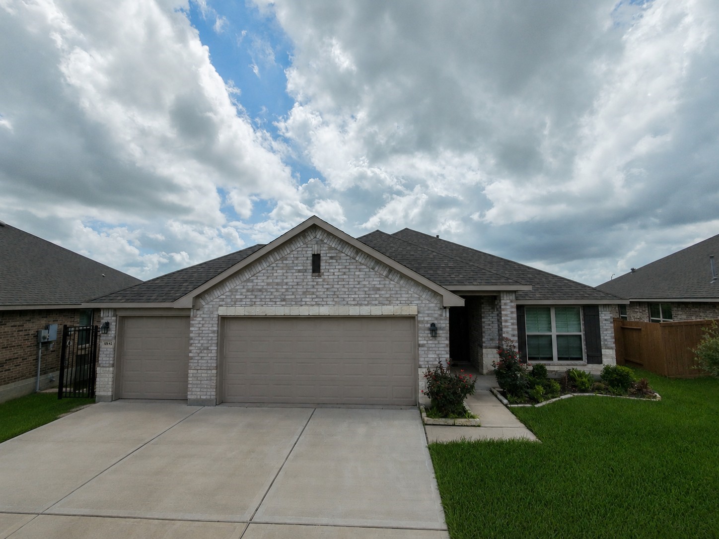 10142 Whitney Reach Drive Rosharon, TX 77583 - Photo 1 of 6