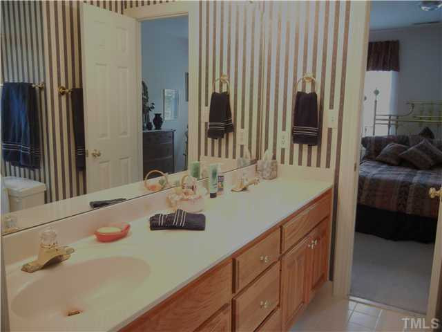 1017 Downing Way Court Raleigh, NC 27614 - Photo 18 of 25 Jack and Jill bathroom second floor.