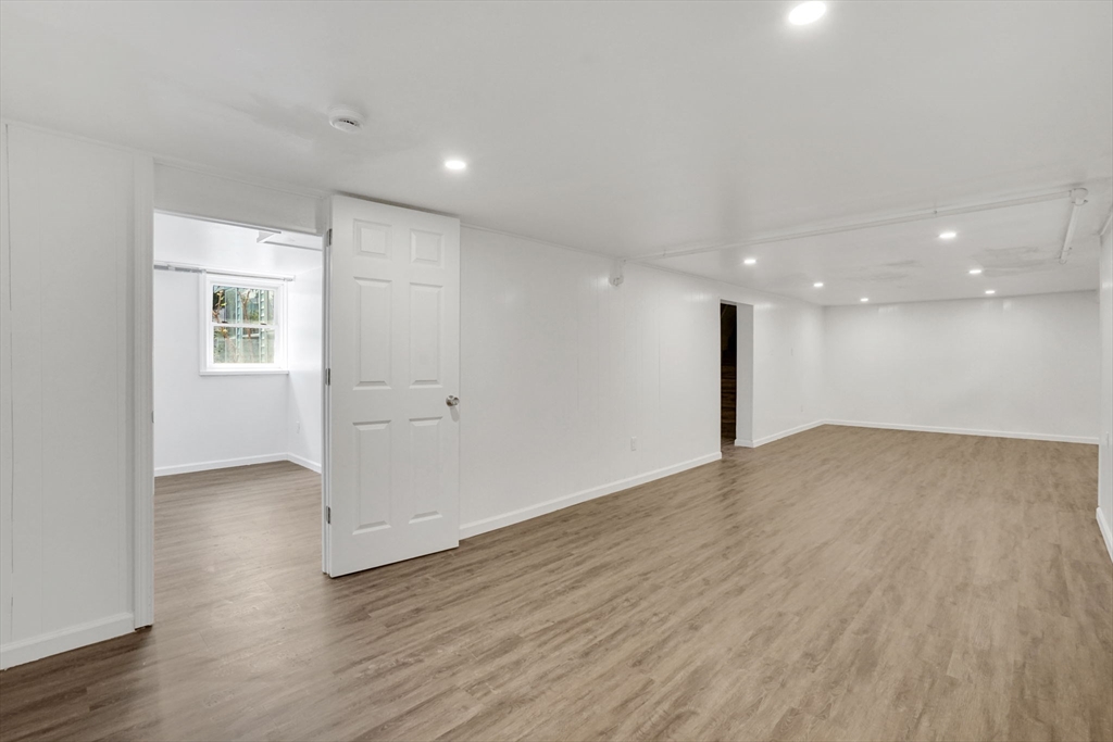 85 Bircham Street Springfield, MA 01104 - Photo 29 of 33