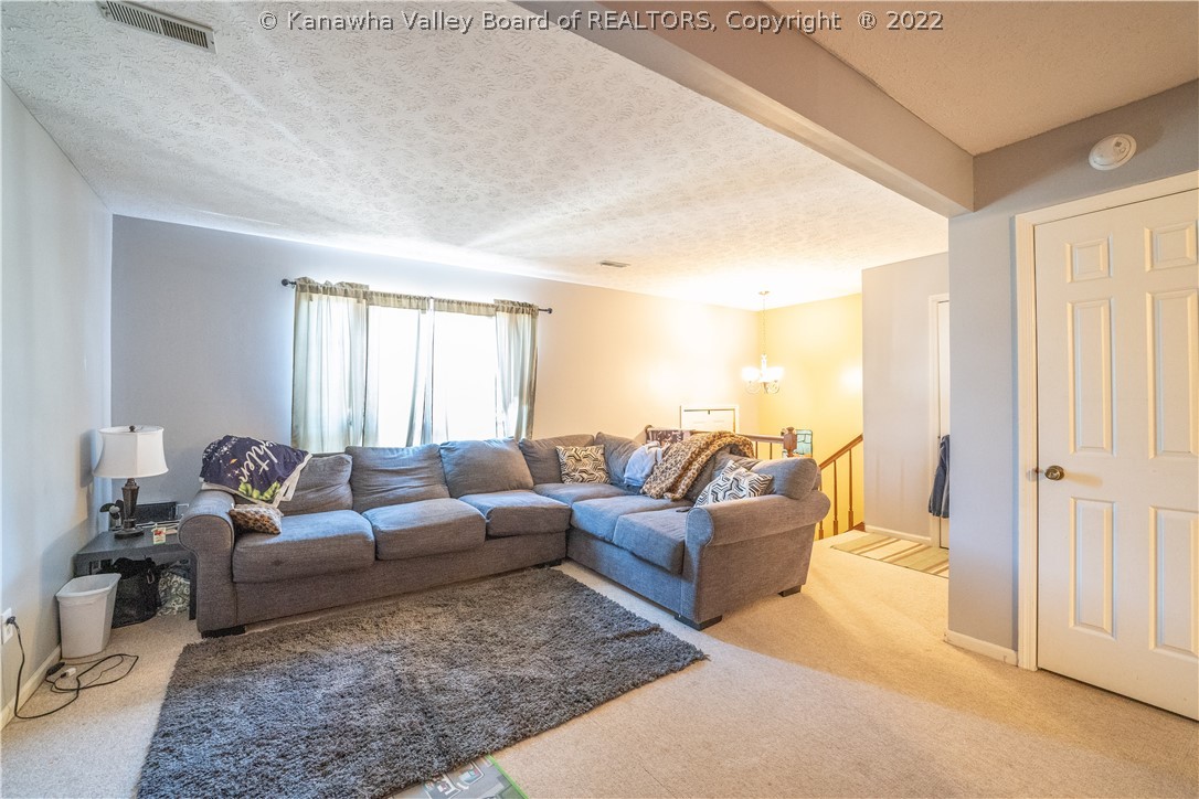 204 Jamestown Road Nitro, WV 25143 - Photo 4 of 17 Gallery Image 4