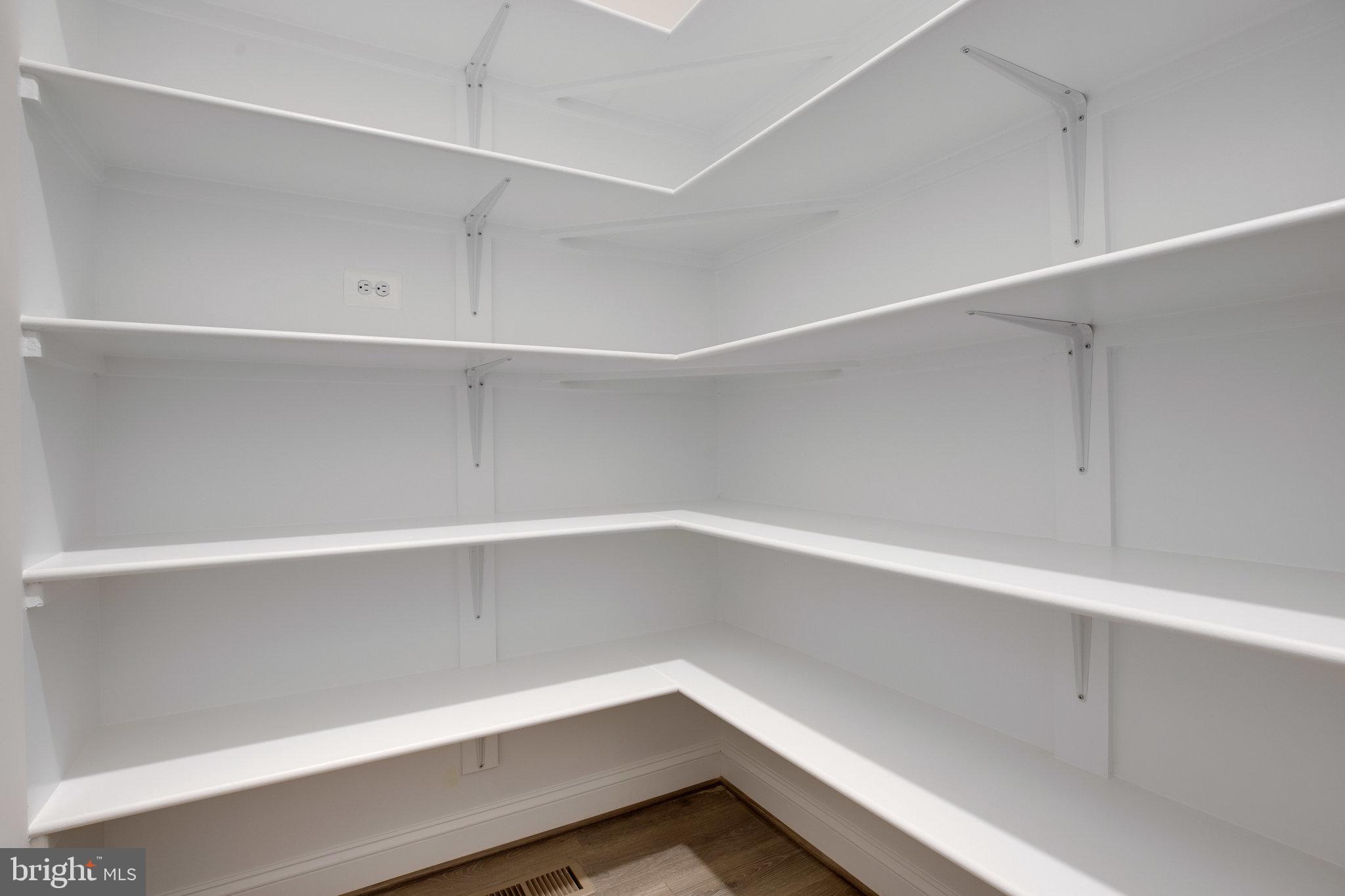 11022 Oakton Road Oakton, VA 22124 - Photo 20 of 34