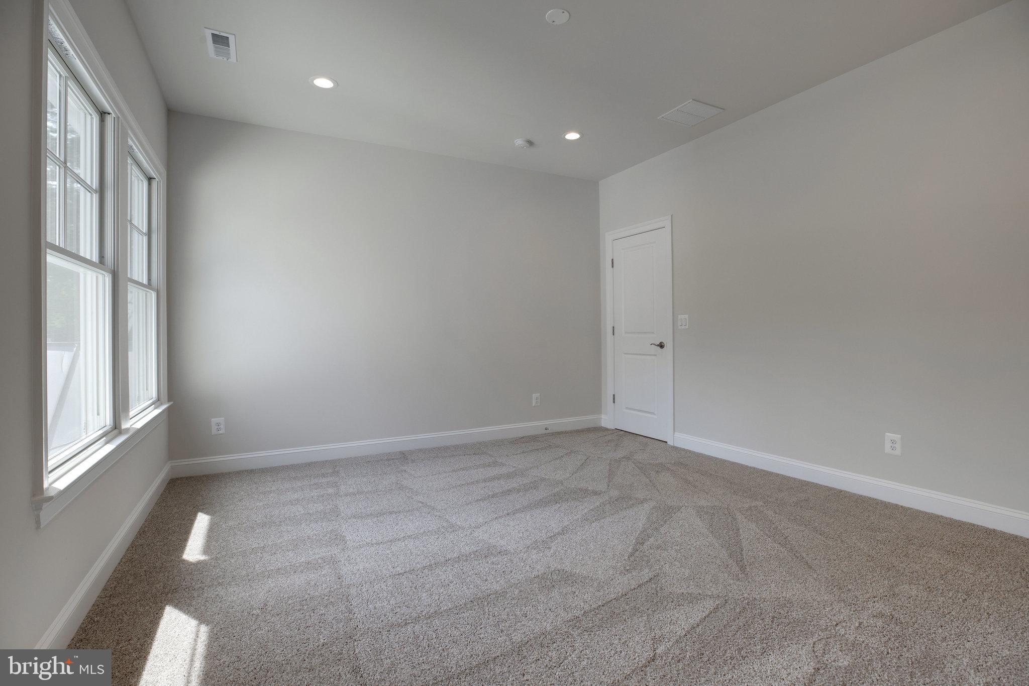 11022 Oakton Road Oakton, VA 22124 - Photo 31 of 34